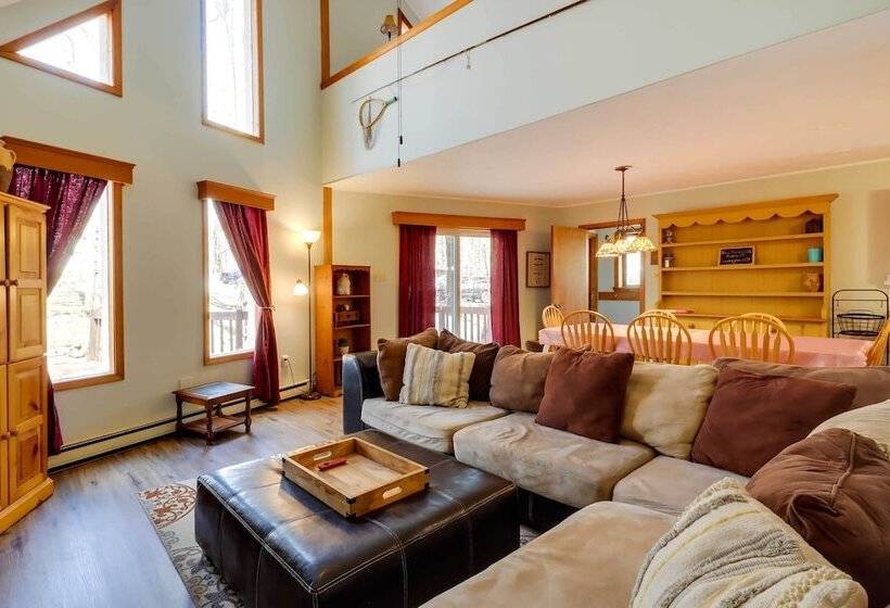 Spacious Pocono Lake House Near Skiing & Swimming!