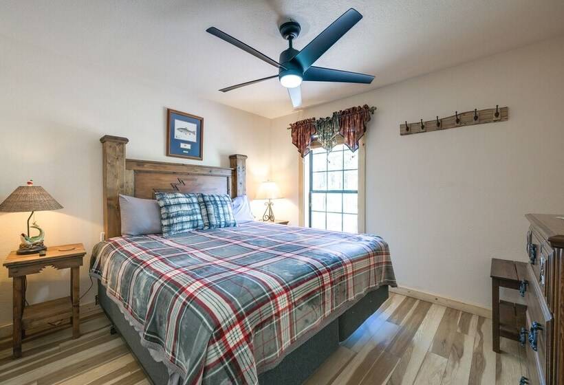 Spacious & Quiet Pagosa Springs Cabin W/ Deck!