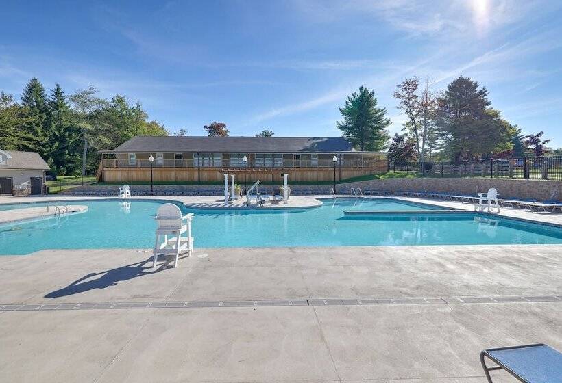 Poconos Home Near Lake W/ Hot Tub: Private Pool