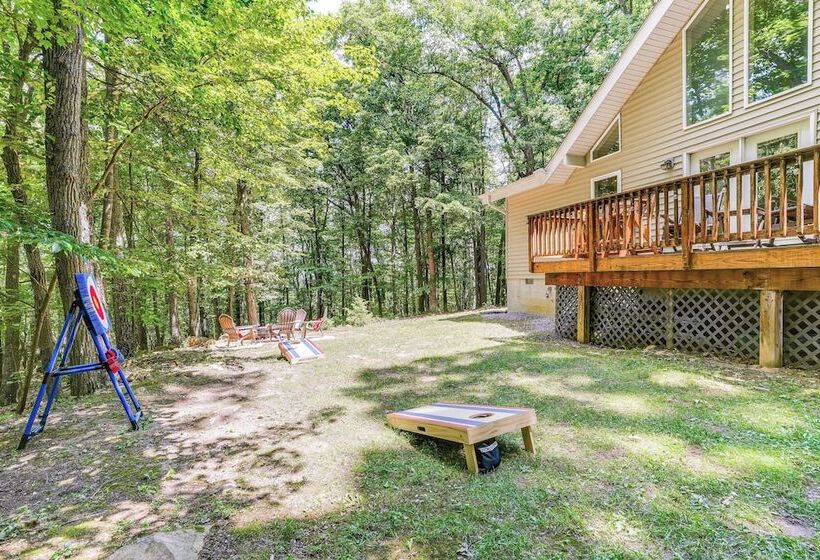 Cabin W/ Deck & Screened In Porch In New Market!