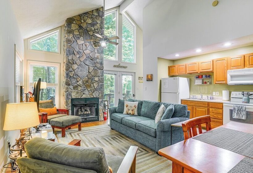 Cabin W/ Deck & Screened In Porch In New Market!