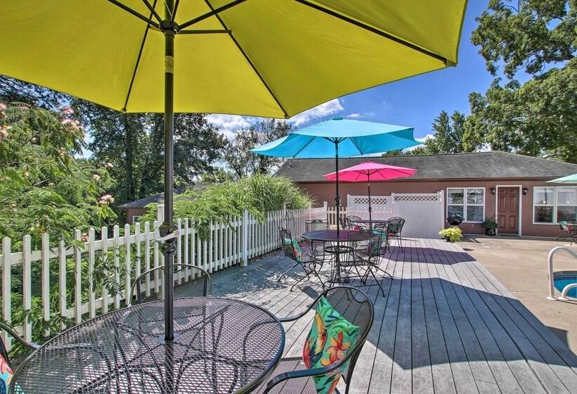 Turtle Rock    Ironton Cabin W/ Furnished Patio!