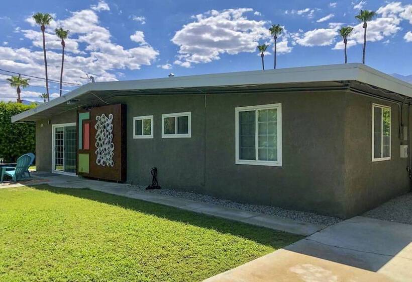 Ultra Secluded Home: Private Pool & Security Gate