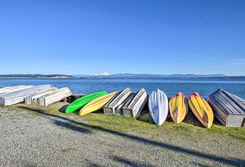 Unique Camano Cabin W/ Mountain + Water Views