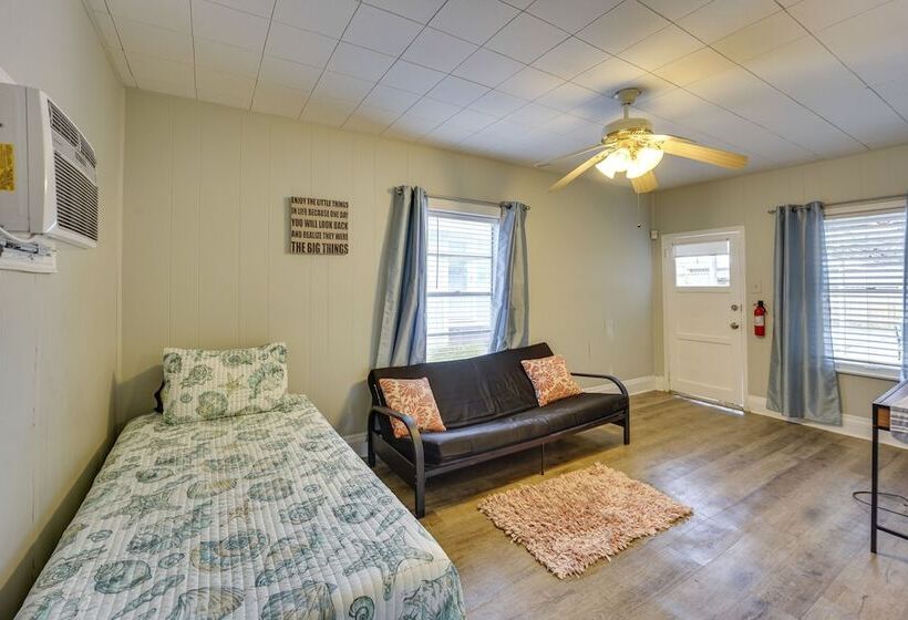 Vintage Corpus Christi Home   2 Blocks From Beach!