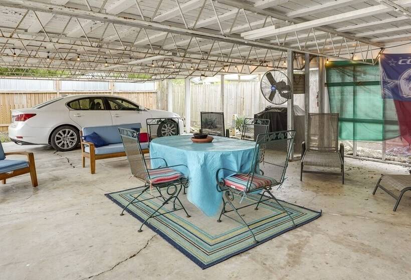 Vintage Corpus Christi Home   2 Blocks From Beach!