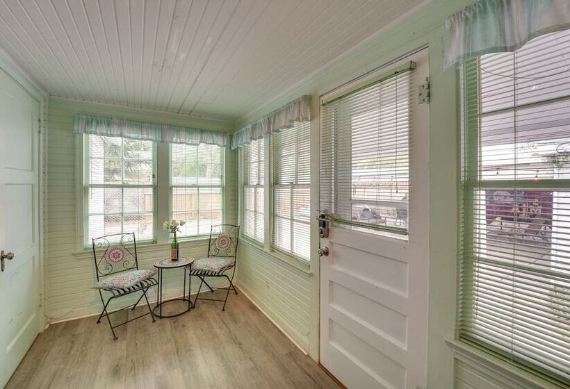 Vintage Corpus Christi Home   2 Blocks From Beach!