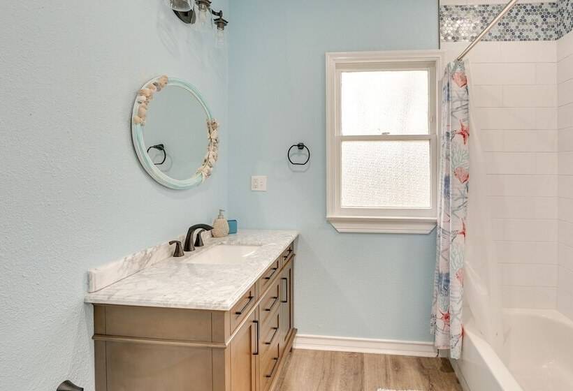 Vintage Corpus Christi Home   2 Blocks From Beach!