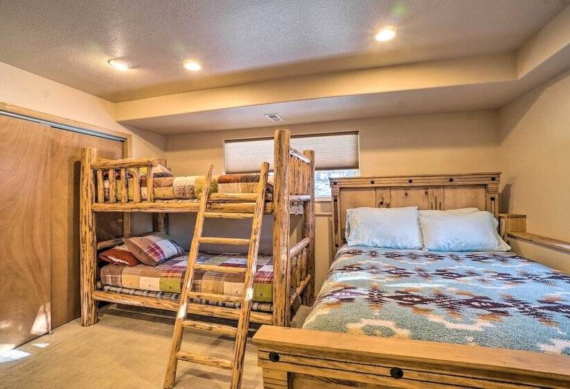 Bailey Getaway W/ Hot Tub & Game Room!
