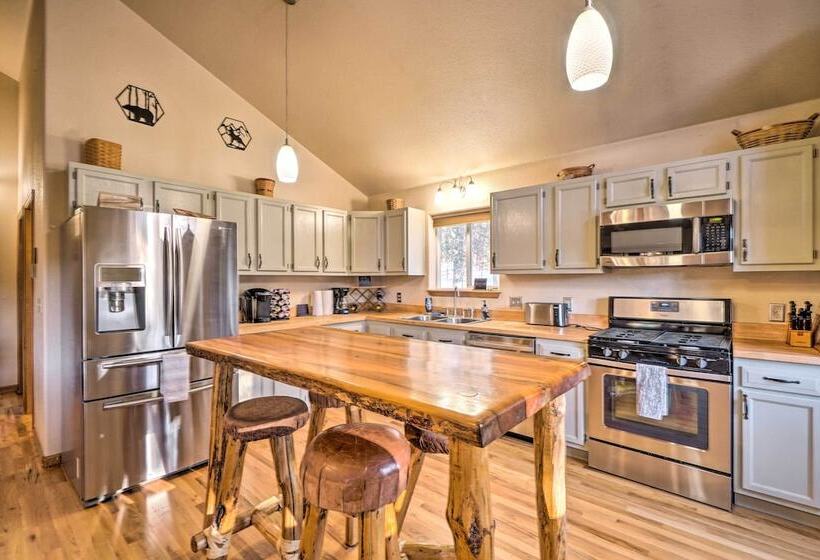 Bailey Getaway W/ Hot Tub & Game Room!