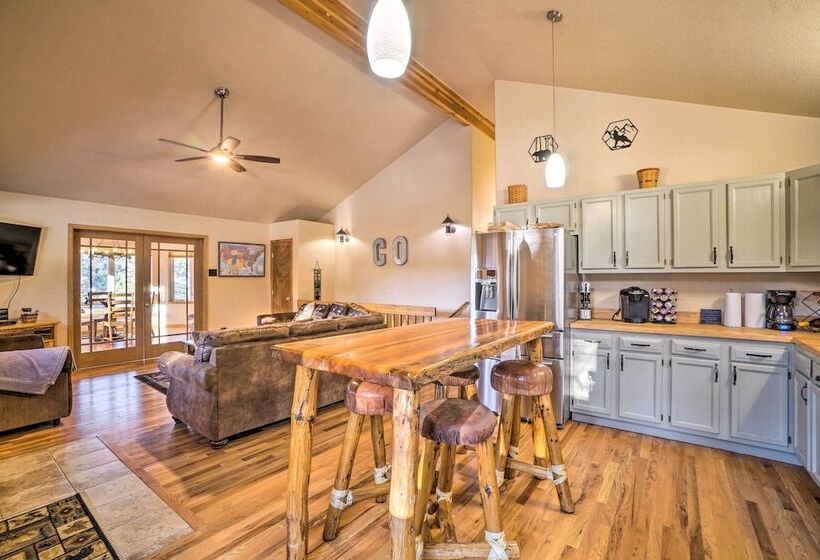 Bailey Getaway W/ Hot Tub & Game Room!