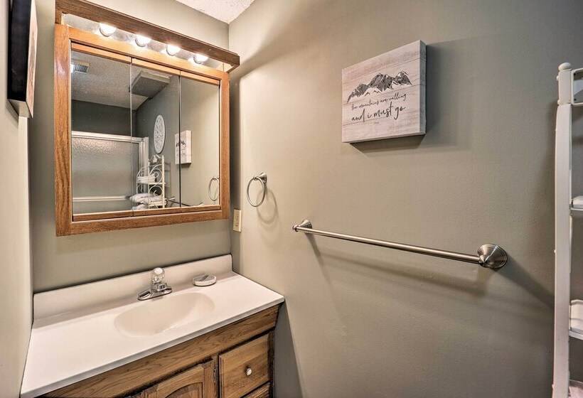 Skiway Chalet  Home W/ Hot Tub In Beech Mountain!