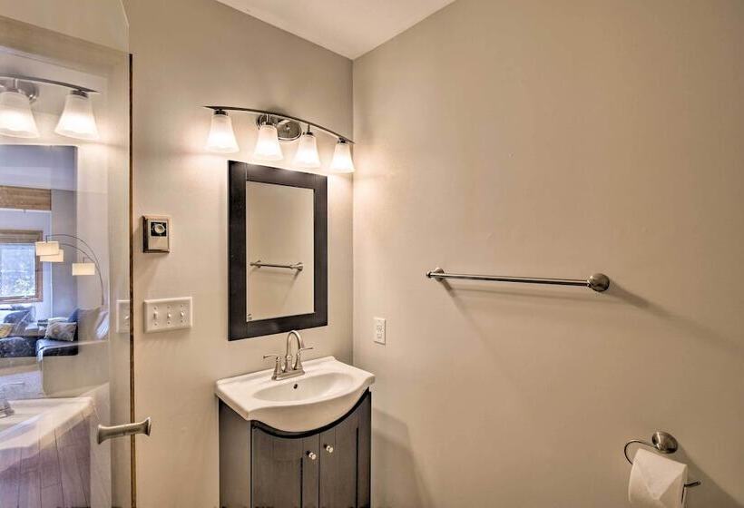 Cozy Blue River Cabin W/ Treehouse: 6 Mi To Skiing