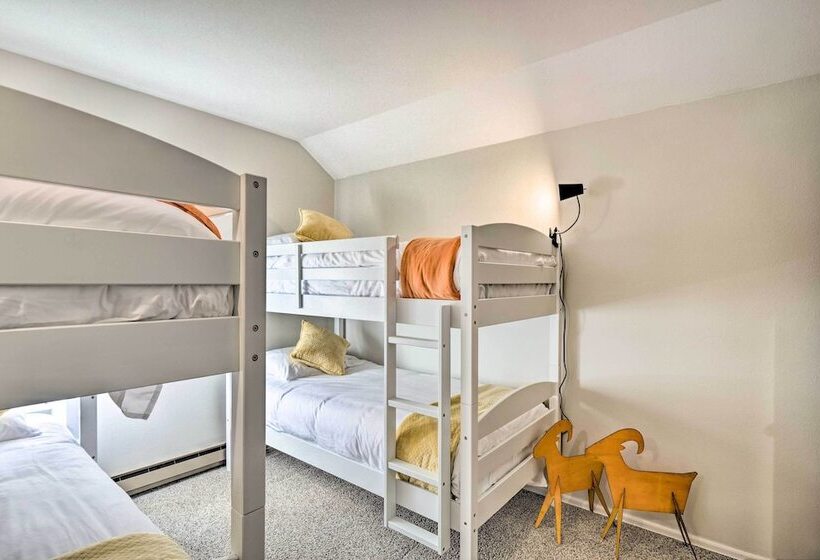 Cozy Blue River Cabin W/ Treehouse: 6 Mi To Skiing