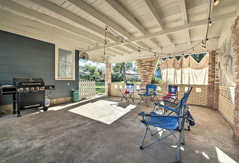 1 Mi To Dtwn: Family Friendly Brenham Bungalow!