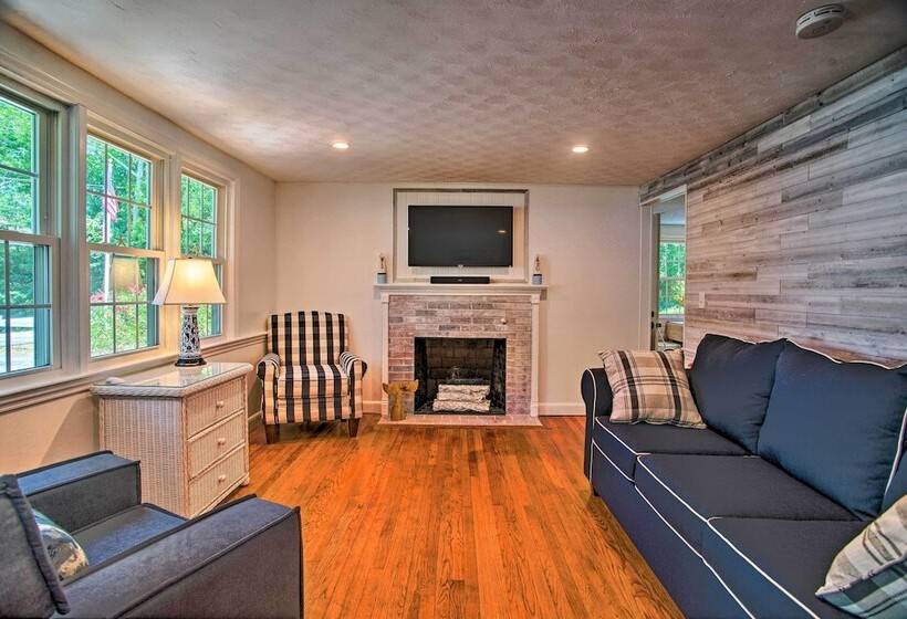 Cape Cod Bungalow W/ Patio < 1 Mi To Beaches!