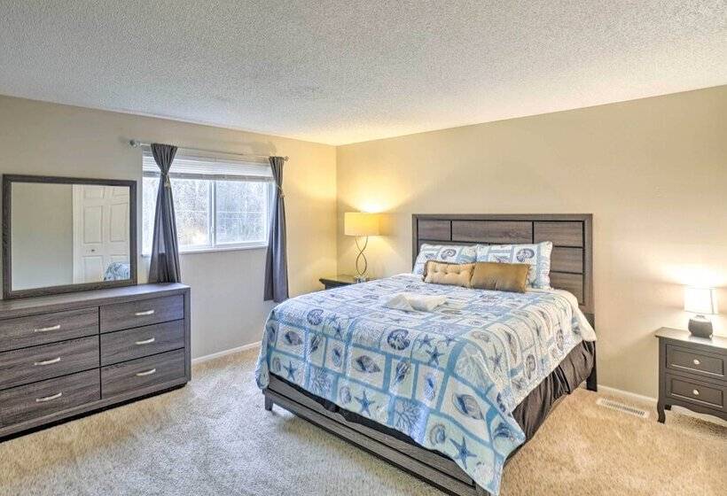 Charming Columbus Home ~ 7 Mi To Ohio State!