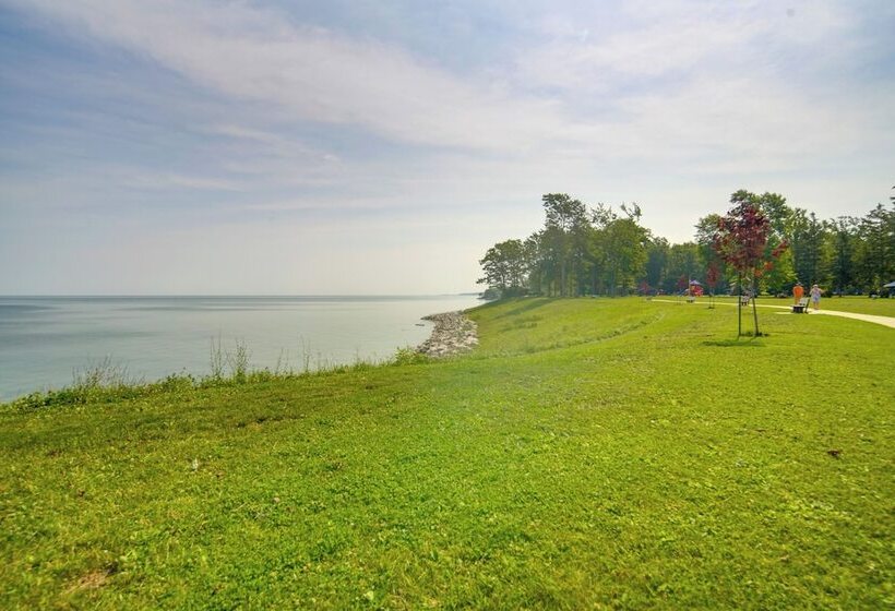 Charming Cottage W/ Yard < 1 Mi To Lake Erie!