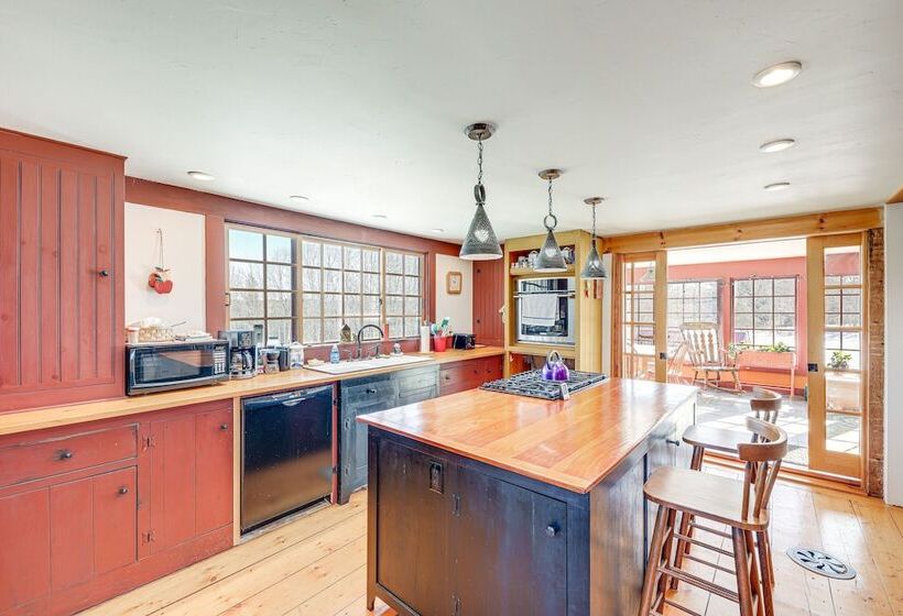 Charming Lovell Farmhouse   17 Acres W/ Mtn Views!