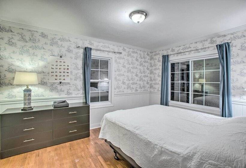 Walkable Neighborhood: Family Home In Wheat Ridge