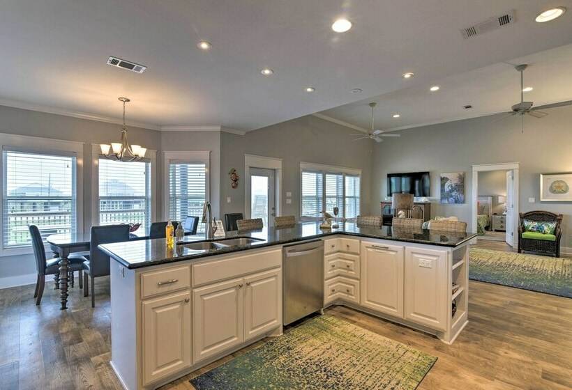 Walk To Beach: Coastal Home In Port Bolivar!