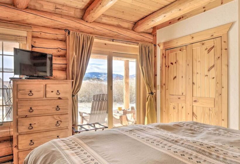 Mountain Views & Fire Pit: Granby Retreat!