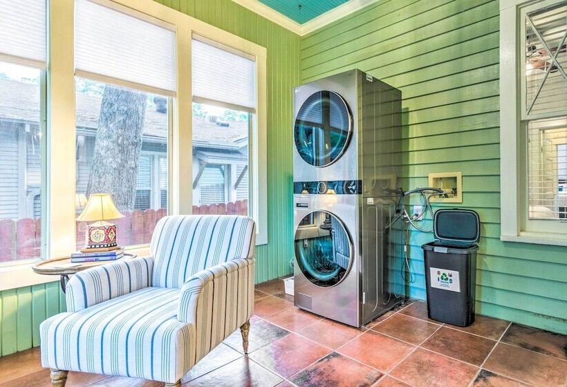 Colorful Cottage W/ Deck ~ 5 Mi To Downtown!