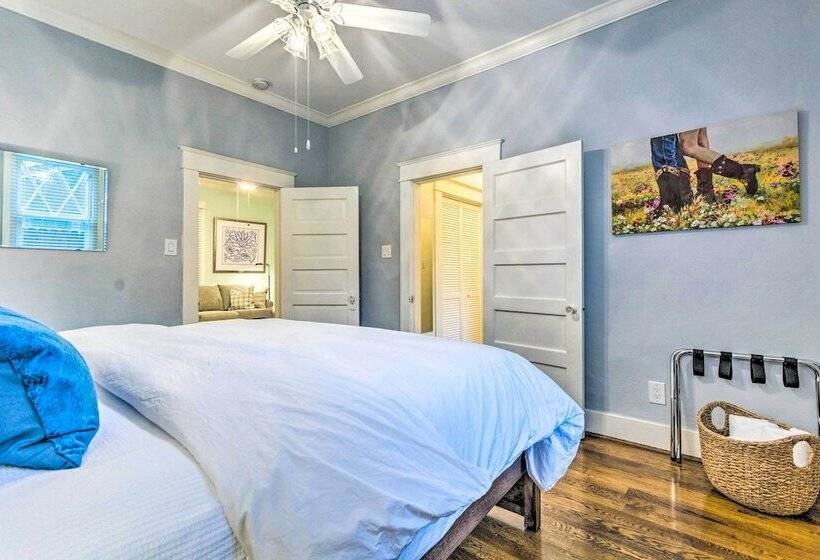 Colorful Cottage W/ Deck ~ 5 Mi To Downtown!