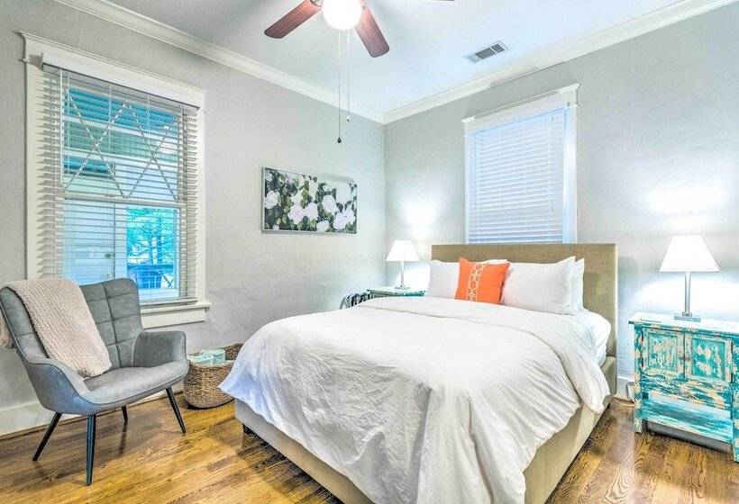 Colorful Cottage W/ Deck ~ 5 Mi To Downtown!