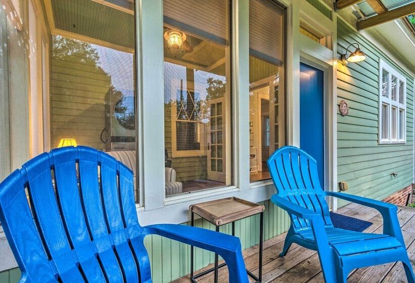 Colorful Cottage W/ Deck ~ 5 Mi To Downtown!