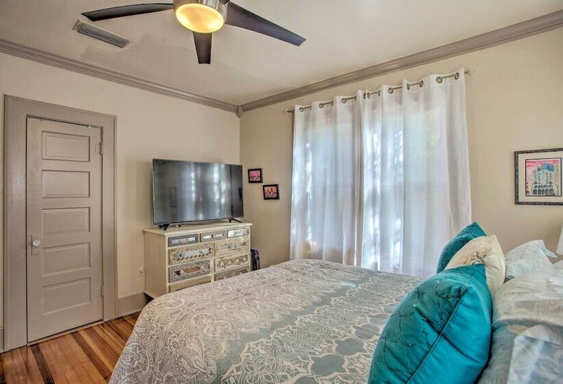 Dallas Couples Retreat: Walk To Lower Greenville!