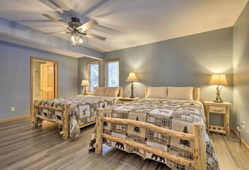 Cozy Eagle River Home W/ Paddleboard & 2 Kayaks!