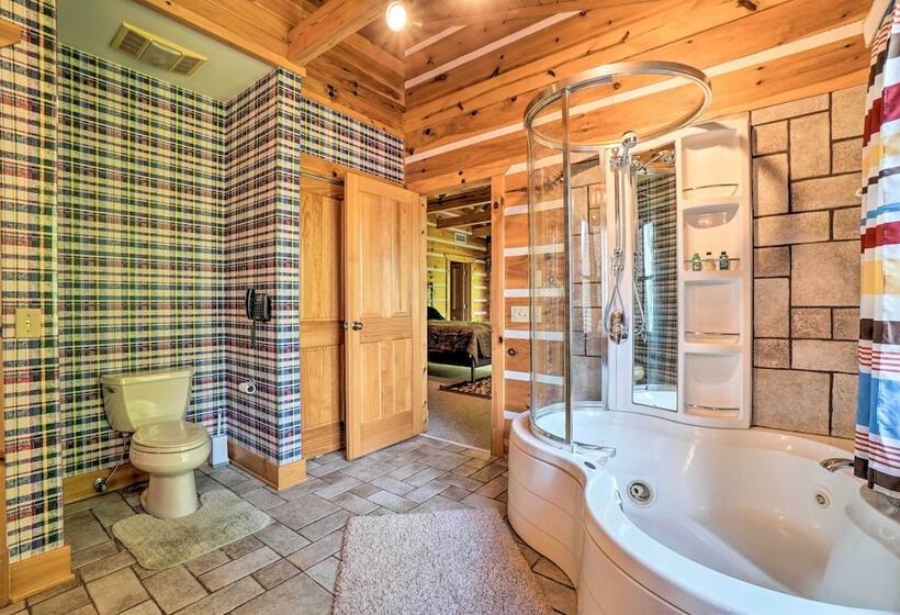 Custom Cabin W/ 12 Acres On Dale Hollow Lake!