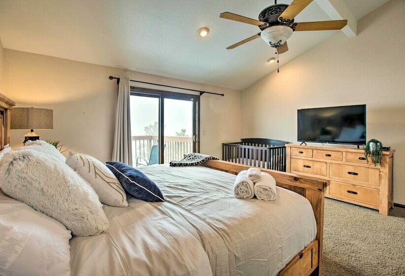 Evergreen Retreat + Hot Tub, Mtn Views & Game Room