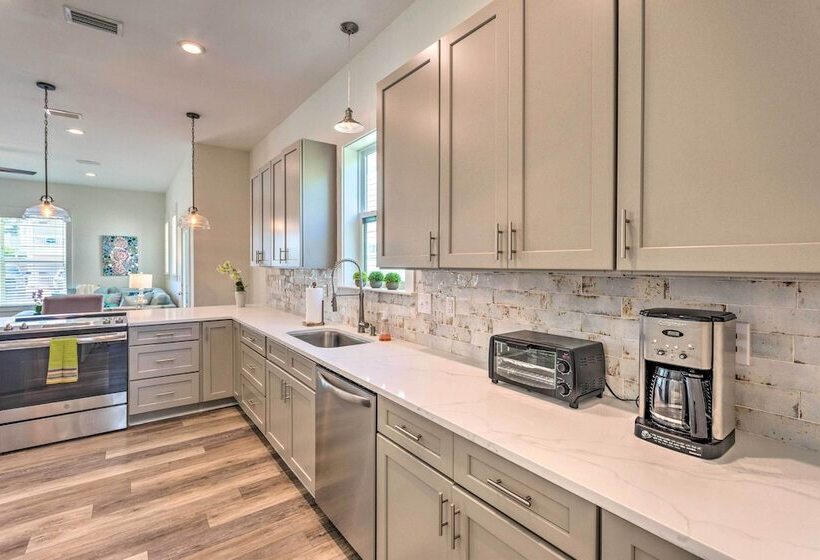 Exquisite  Sugar Magnolia  Abode Near Beach!