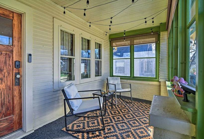Family Friendly Des Moines Retreat W/ Patio!