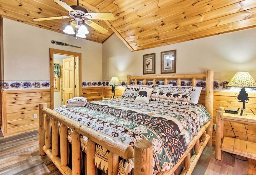 3 Mi To Gatlinburg: Cabin W/ Deck & Pool Table!