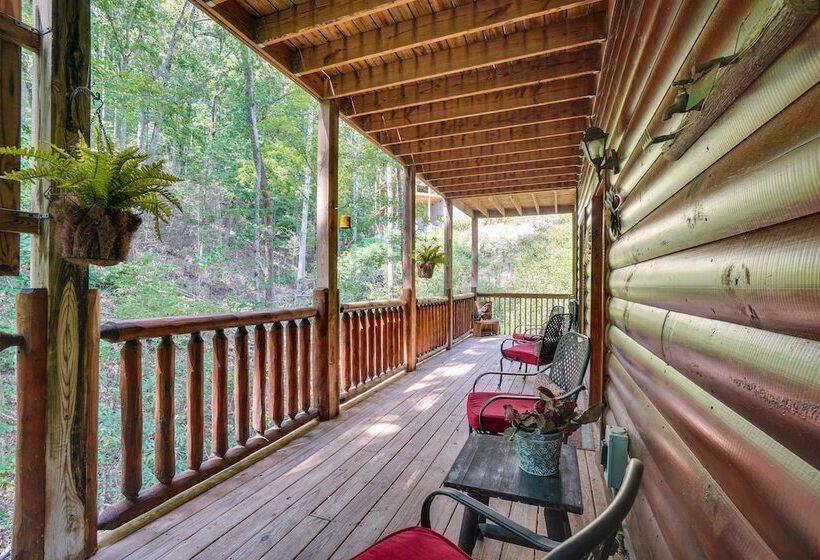 Family Cabin W/ Private Hot Tub & Game Room!