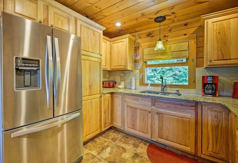 Jacksonville Cabin W/ Wraparound Deck & Views