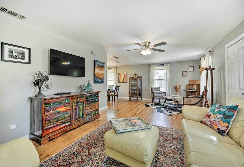 Kerrville  Hill House  W/ Backyard Oasis!