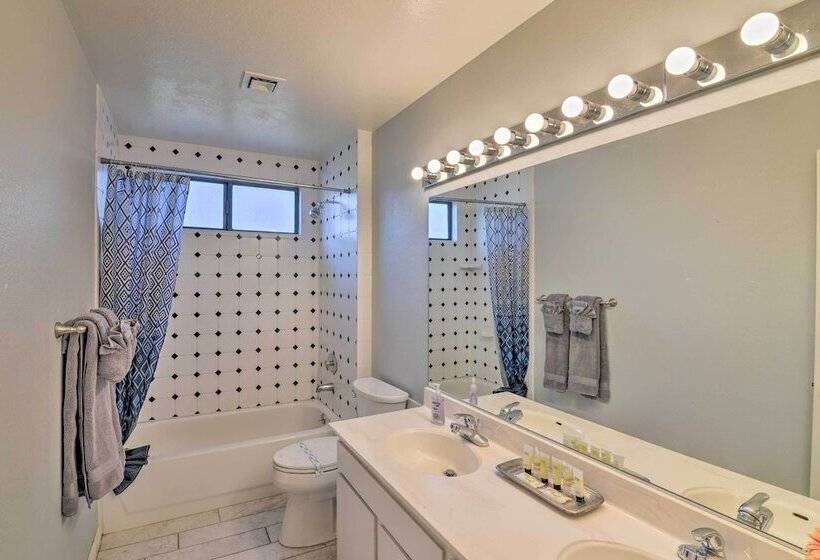 Las Vegas House W/ Pool & Hot Tub   1 Mi To Strip!