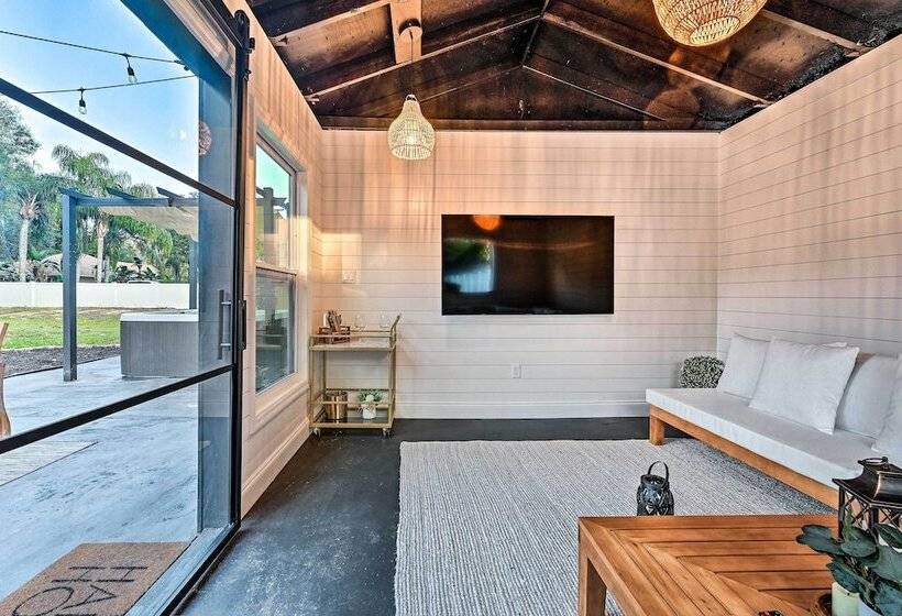 Luxe Brandon Oasis W/ Private Pool & Hot Tub!