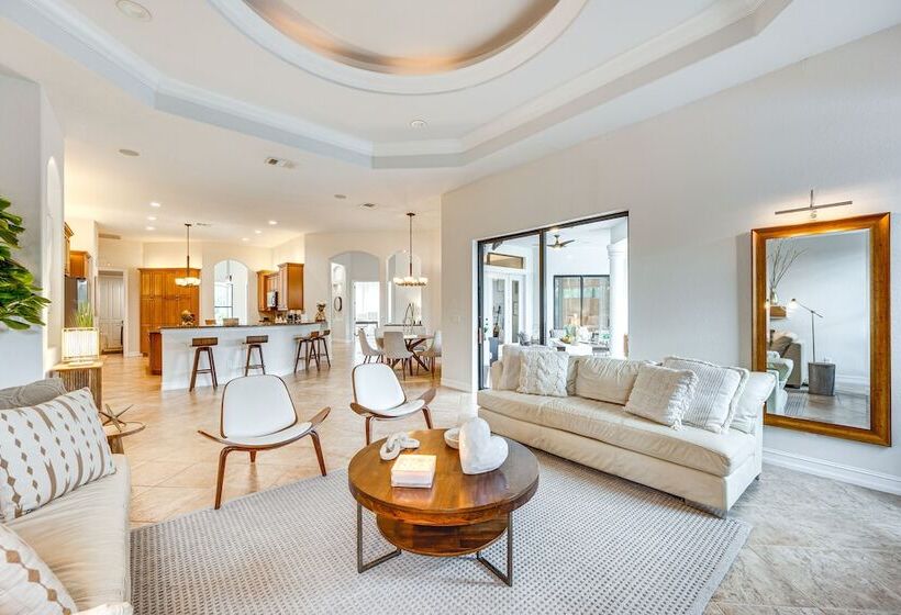 Luxury House With Private Acreage   Near Golfing!