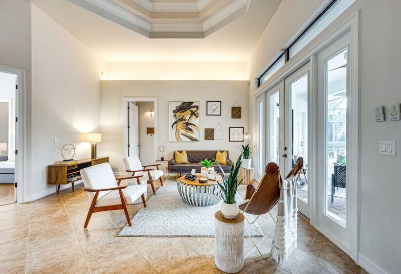 Luxury House With Private Acreage   Near Golfing!