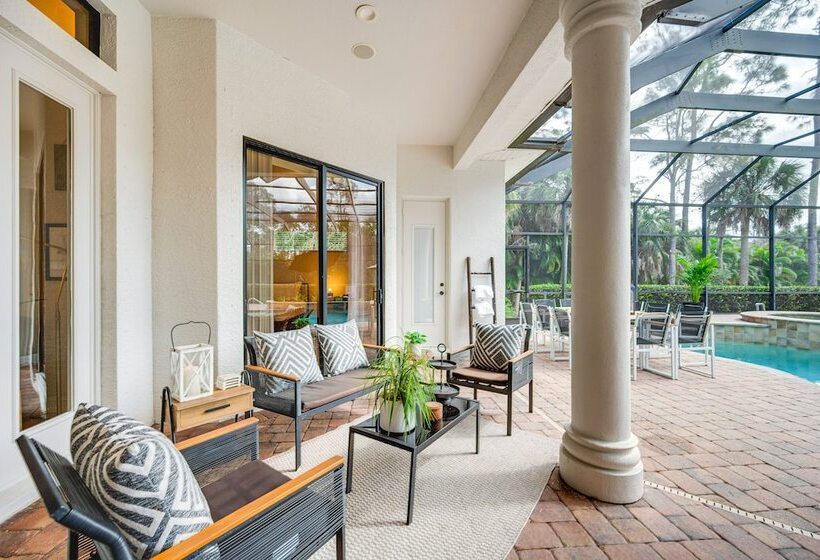 Luxury House With Private Acreage   Near Golfing!