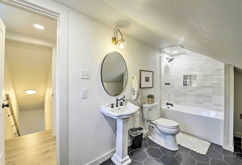 Modern Charm Home < 3 Miles To Magnolia Market!