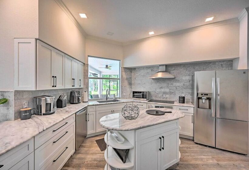 Sand Volleyball Court, Pool & Spa: Naples Gem!