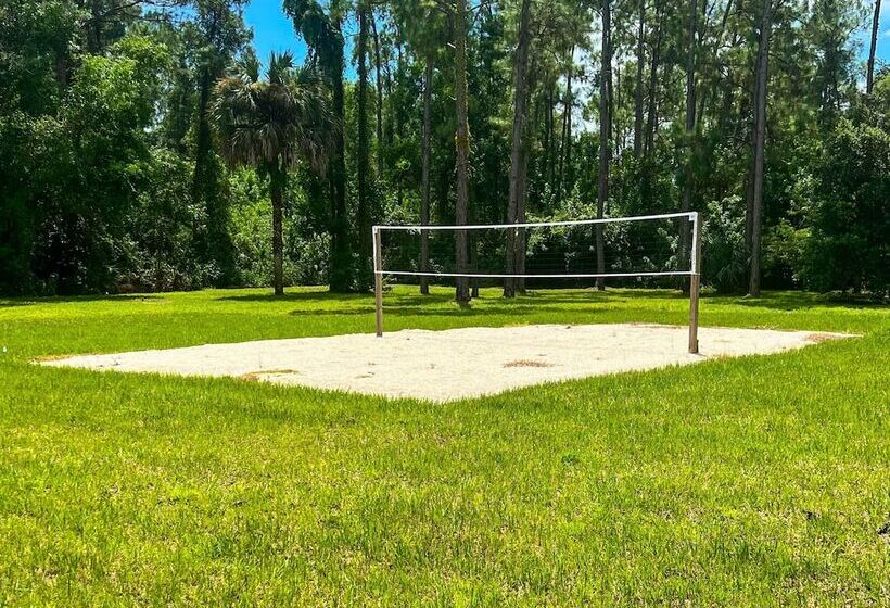 Sand Volleyball Court, Pool & Spa: Naples Gem!