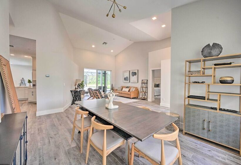 Sand Volleyball Court, Pool & Spa: Naples Gem!