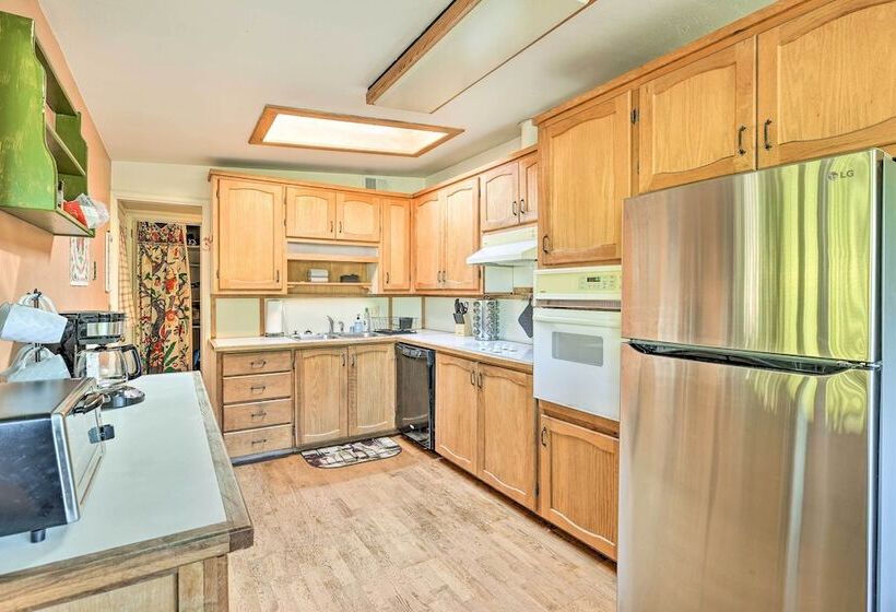 Pet Friendly Eureka Home ~ 6 Mi To Old Town!